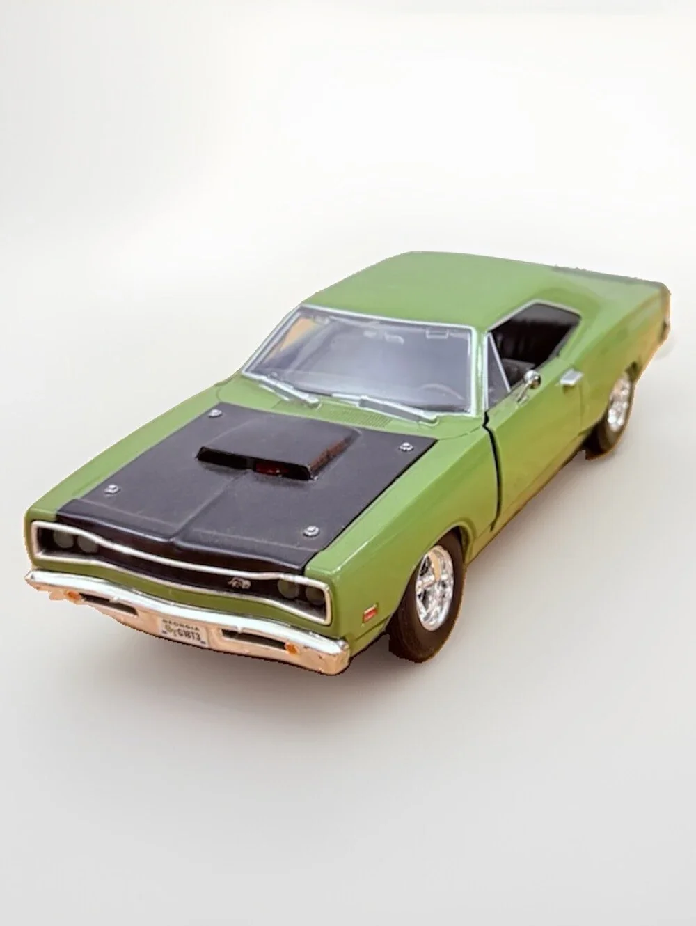 Diecast 1969 Dodge Coronet Super Bee Green Scale Model  1:24